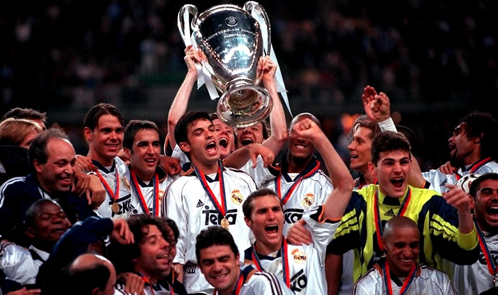 Octava ya como Champions League, Real Madrid derrota 3-0 Valencia en el 2000.