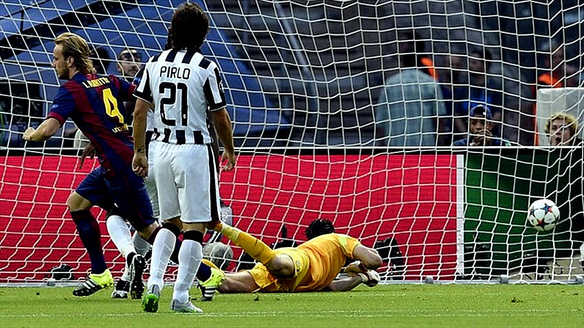 El 2005 no será tan agradable para Pirlo, pues vio caer a su Vecchia.