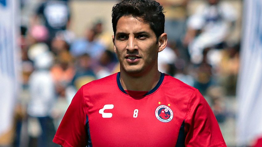 Ángel Reyna deja a Tiburones y regresa con los Toros de Celaya