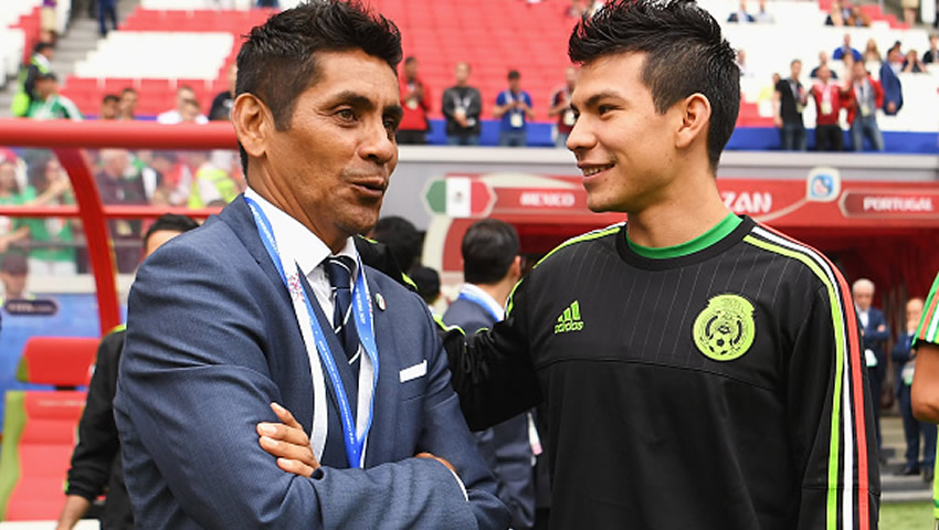 Lozano, con uno de los campeones de Confederaciones de 1999.