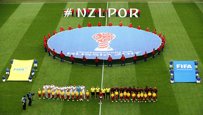 Previo al duelo se entonaron los himnos de cada selección. 