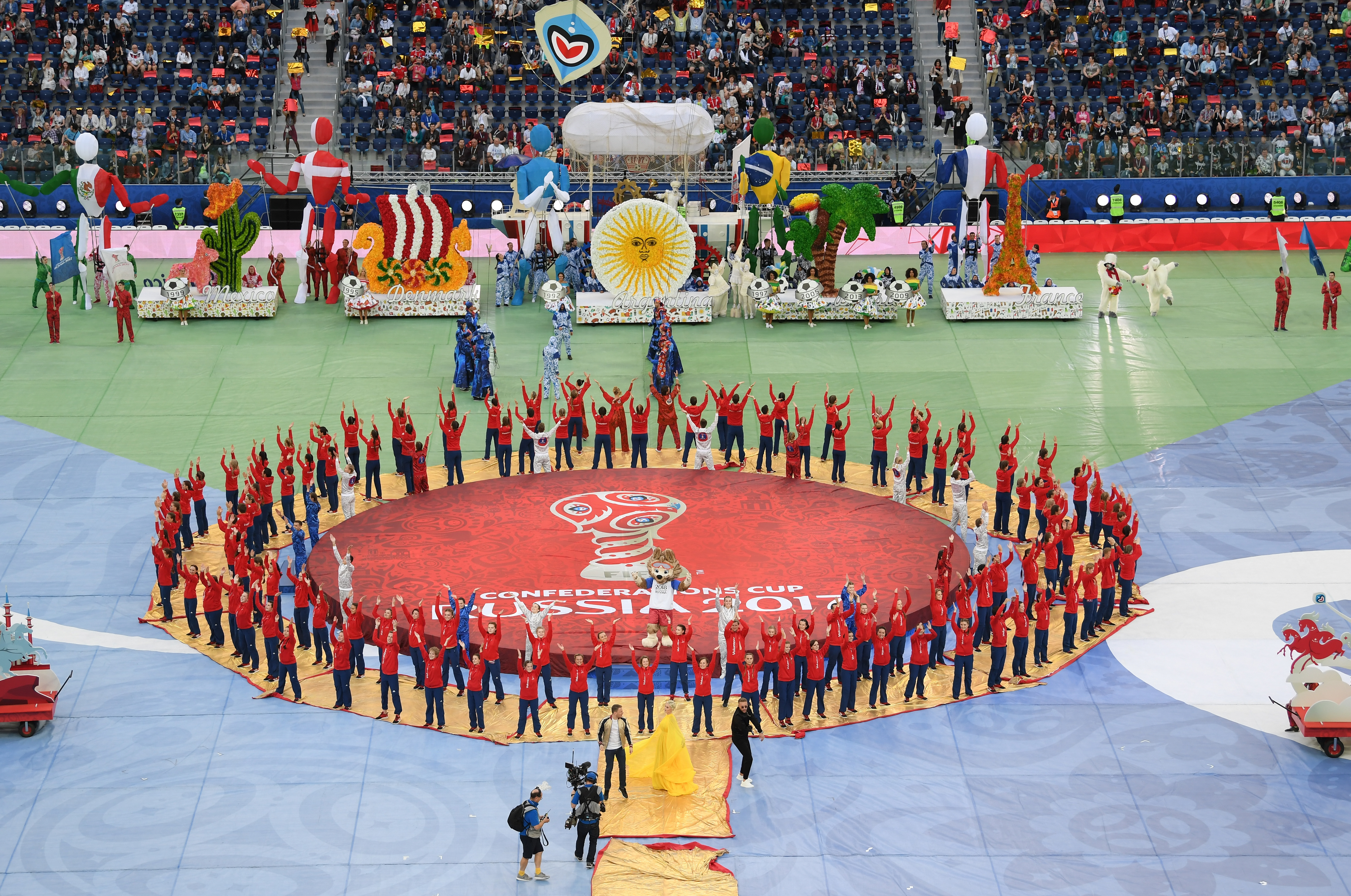 Color, ritmo y futbol en el adiós a la Confederaciones