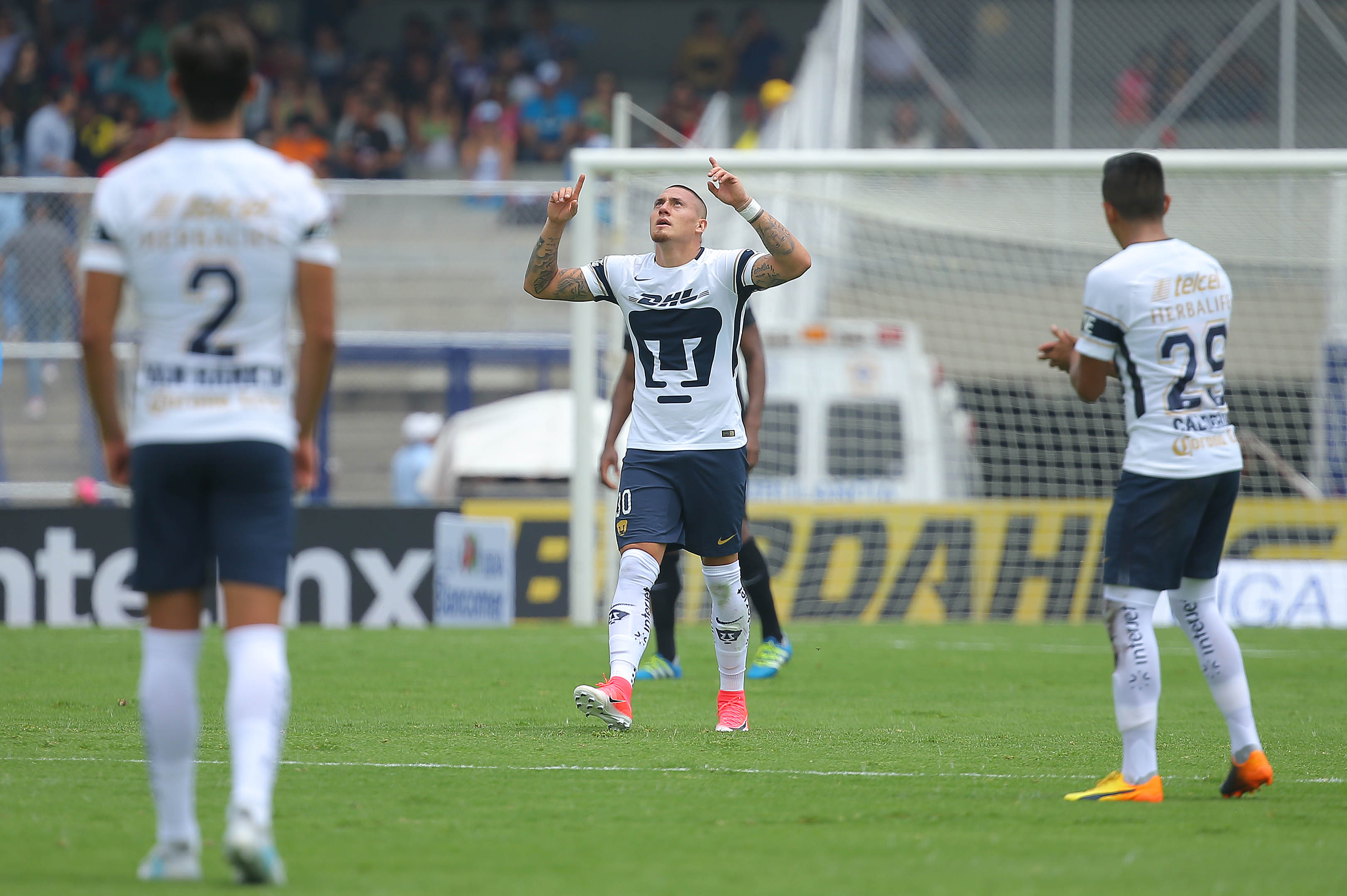 Con garra chilena, Pumas debuta con triunfo en CU