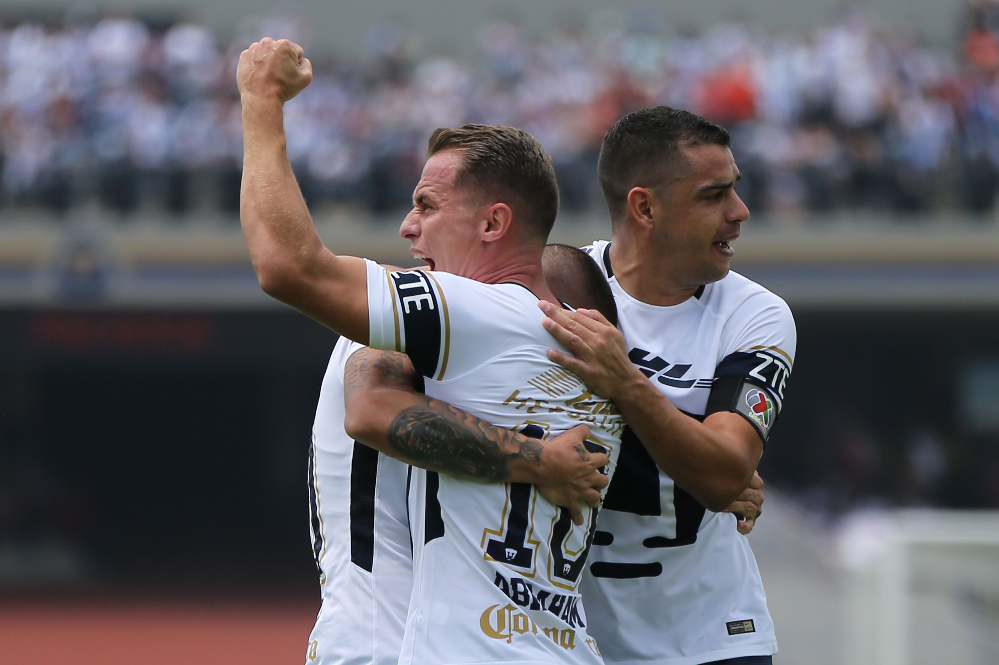 Con garra chilena, Pumas debuta con triunfo en CU