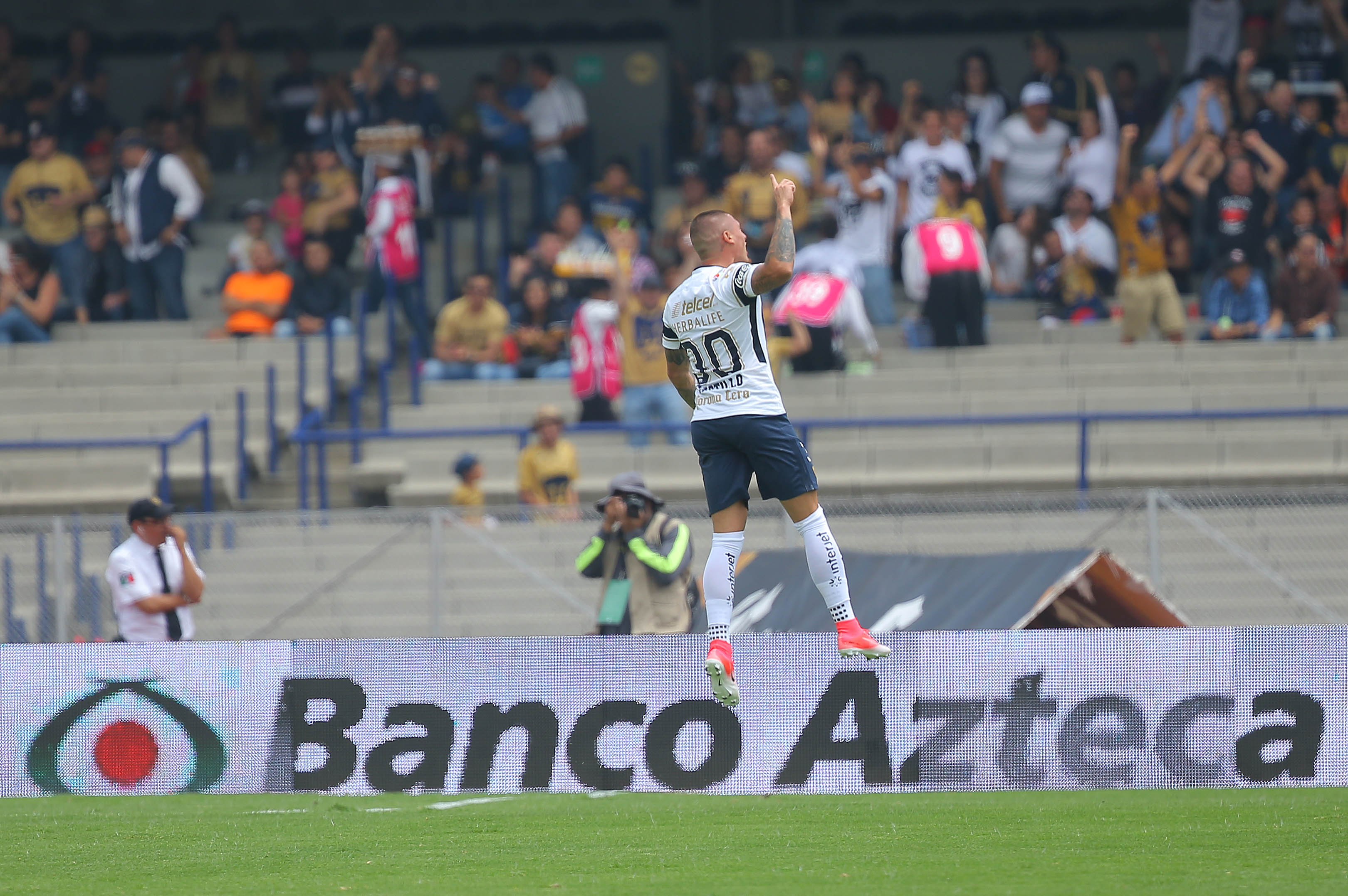 Con garra chilena, Pumas debuta con triunfo en CU