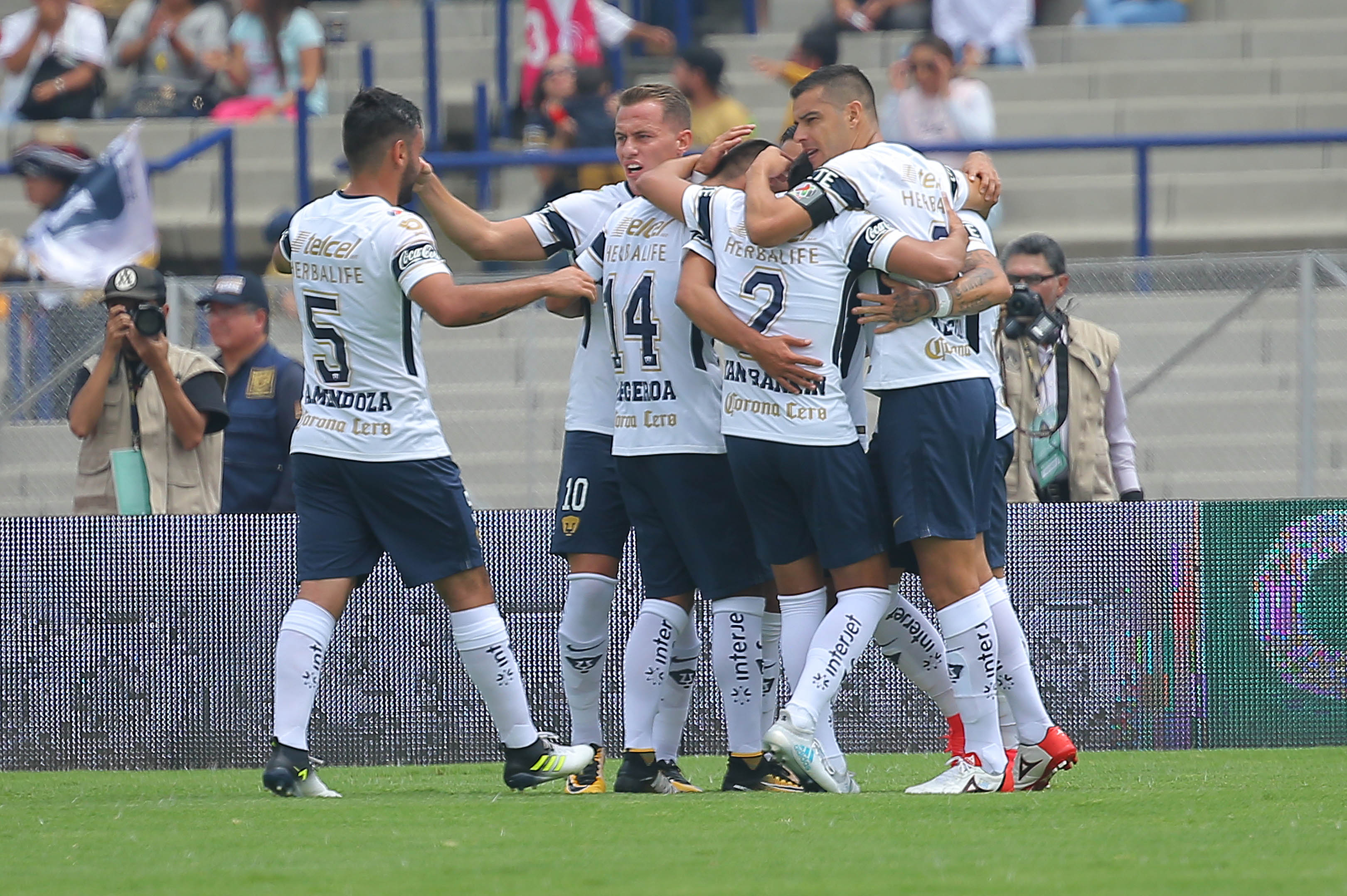 Con garra chilena, Pumas debuta con triunfo en CU