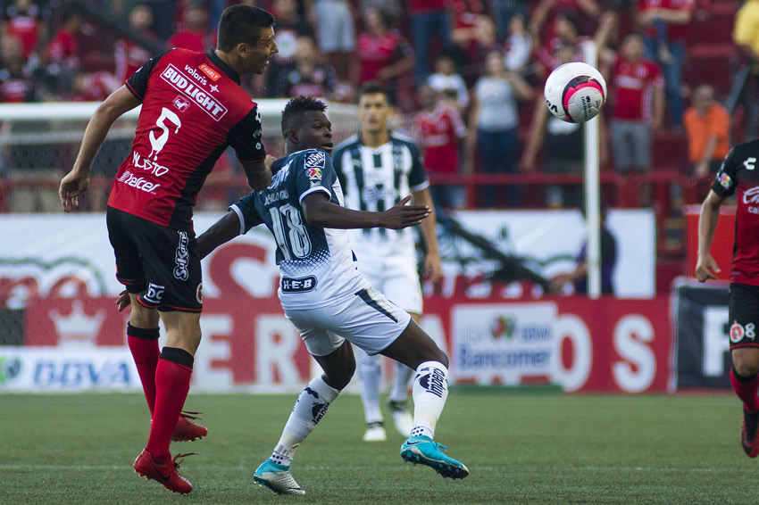 Rayados vacunó con tres tantos a Xolos