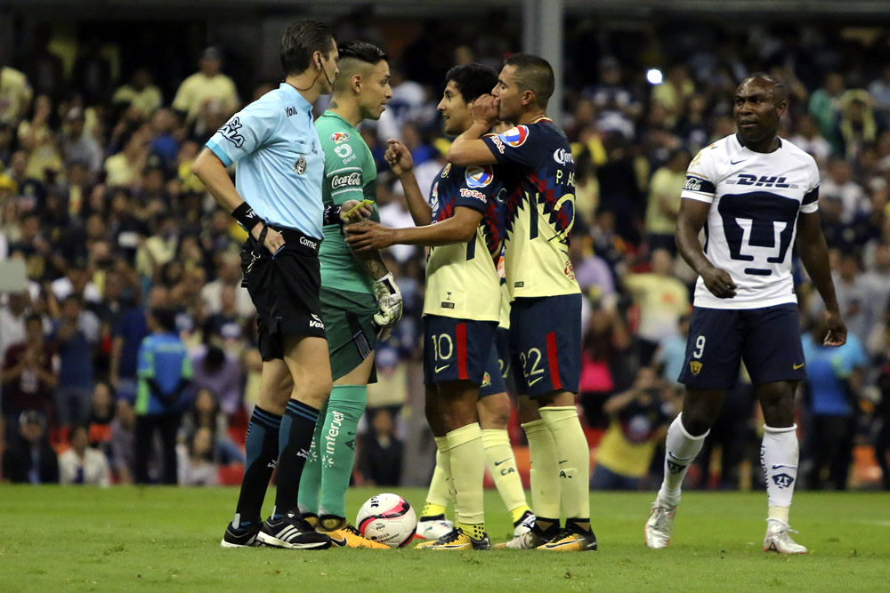 Los consejos a Cecilio antes de cobrar el penal definitivo.