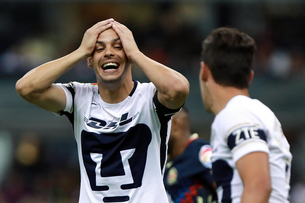Pumas se equivocó en varias jugadas claras.