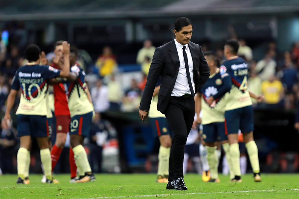 PAco Palencia se tuvo que ir con la cola entre las patas.