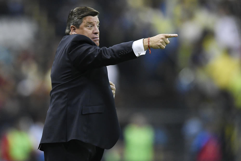 Miguel Herrera no sabe lo que es perder ante los Pumas con las Águilas.