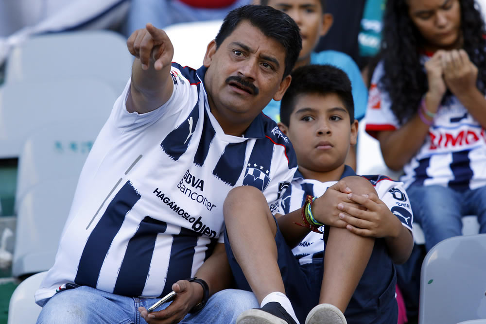 Los regios llegaron a León y se apropiaron de la fiesta.