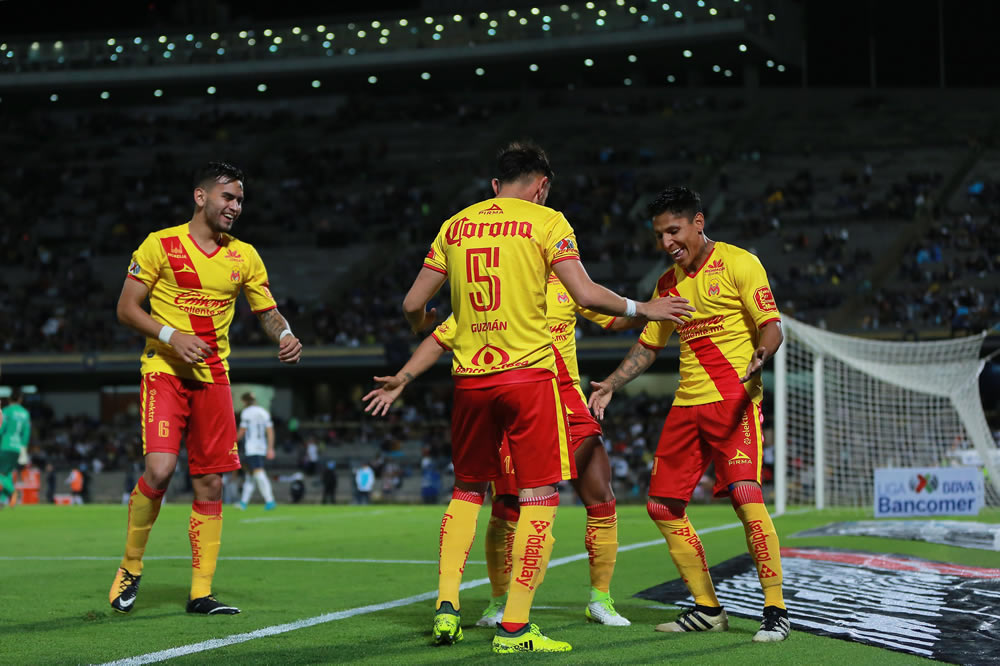 El baile purépecha contagió a todos en CU.