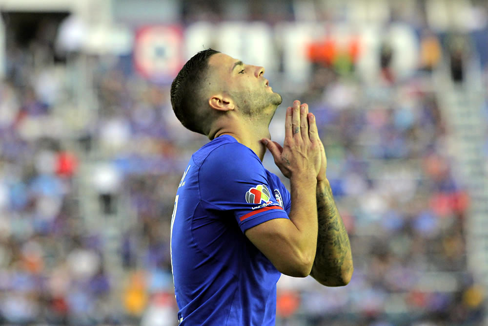 Aldrete metió golazo, Corona no dejaba pasar nada y Avilés Hurtado empató.