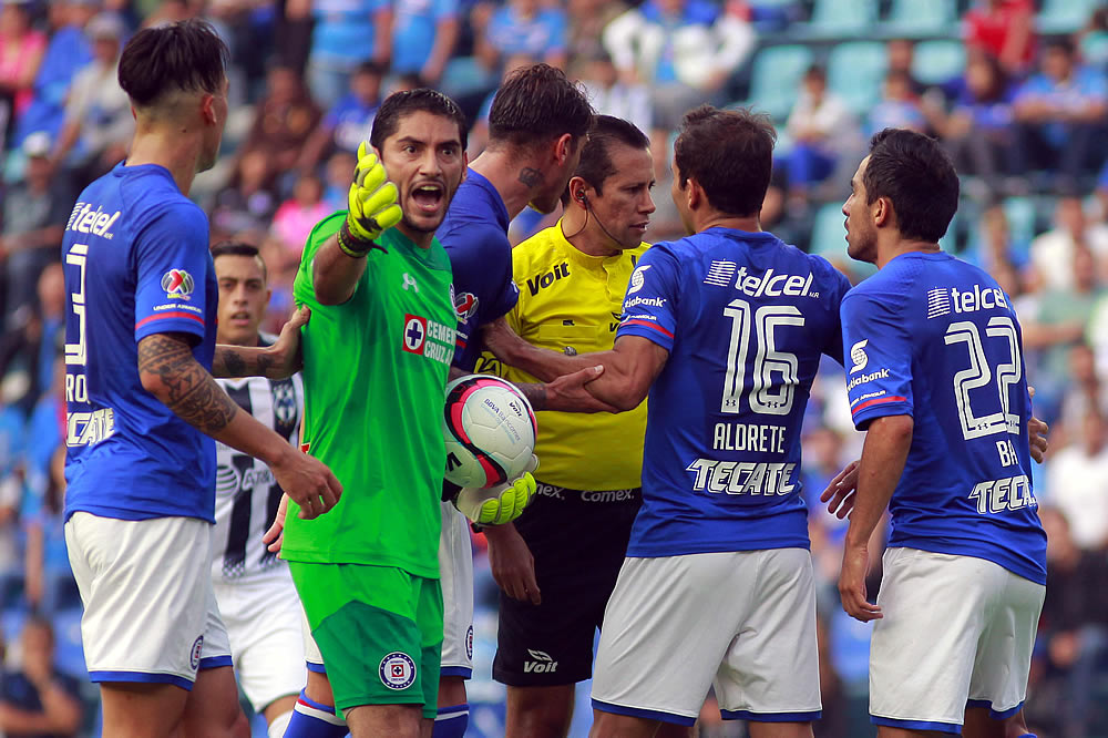 Aldrete metió golazo, Corona no dejaba pasar nada y Avilés Hurtado empató.