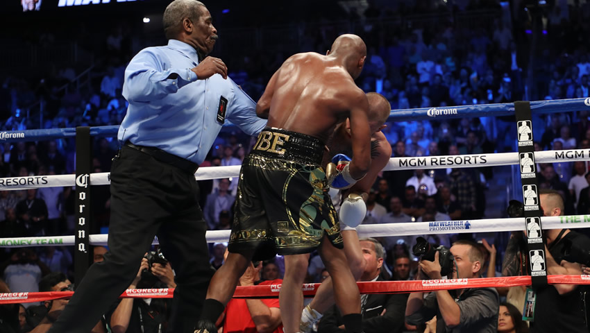 Mayweather venció por nocaut técnico a McGregor