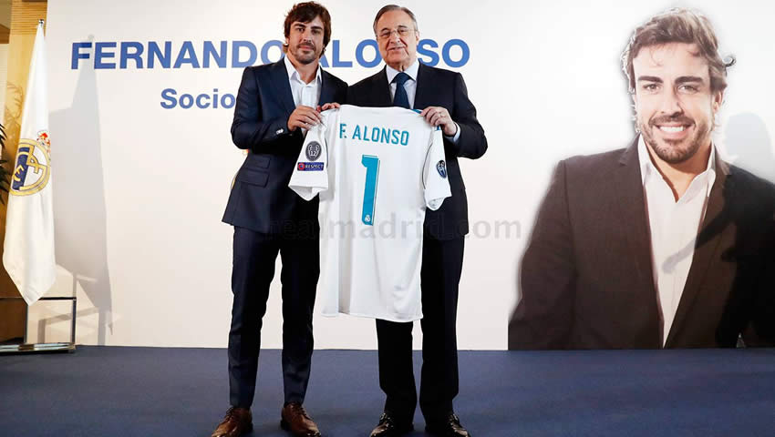 Fernando Alonso posa como nuevo Socio de Honor del Real Madrid
