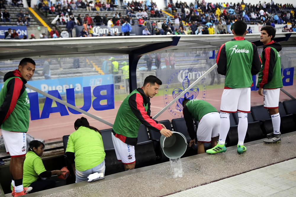 La Monarquía no tuvo piedad de Lobos BUAP y los cazó en su casa.