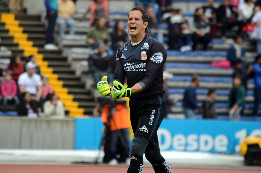 La Monarquía no tuvo piedad de Lobos BUAP y los cazó en su casa.