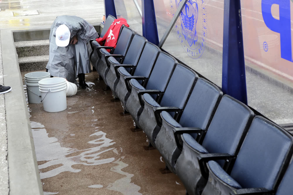 La Monarquía no tuvo piedad de Lobos BUAP y los cazó en su casa.