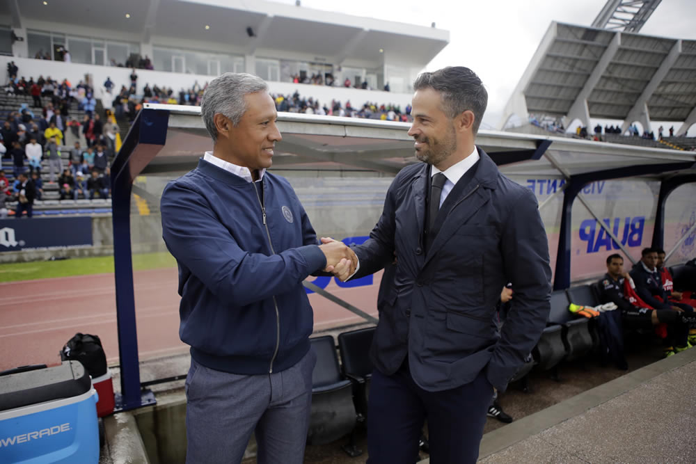 La Monarquía no tuvo piedad de Lobos BUAP y los cazó en su casa.