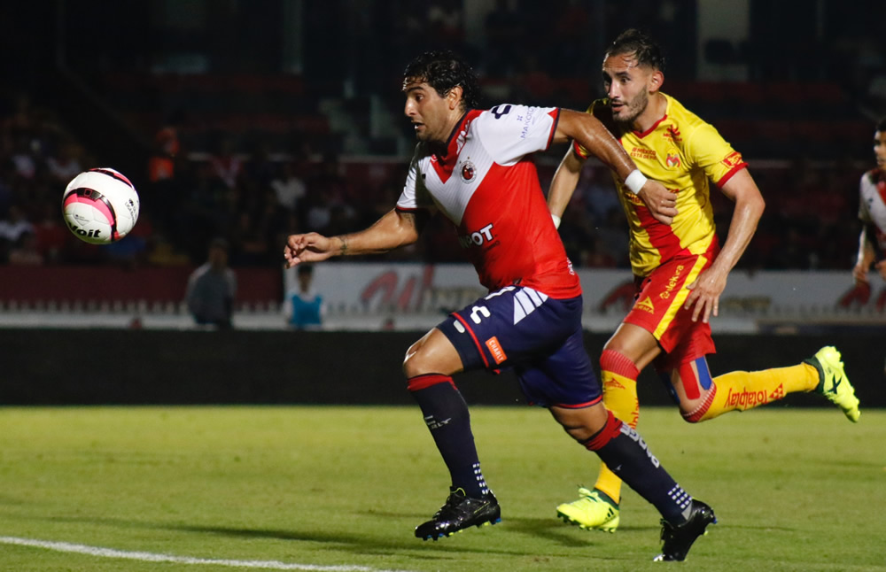 Los Tiburones Rojos vinieron de atrás para morder a Monarcas