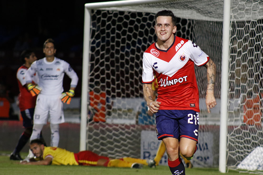 Los Tiburones Rojos vinieron de atrás para morder a Monarcas