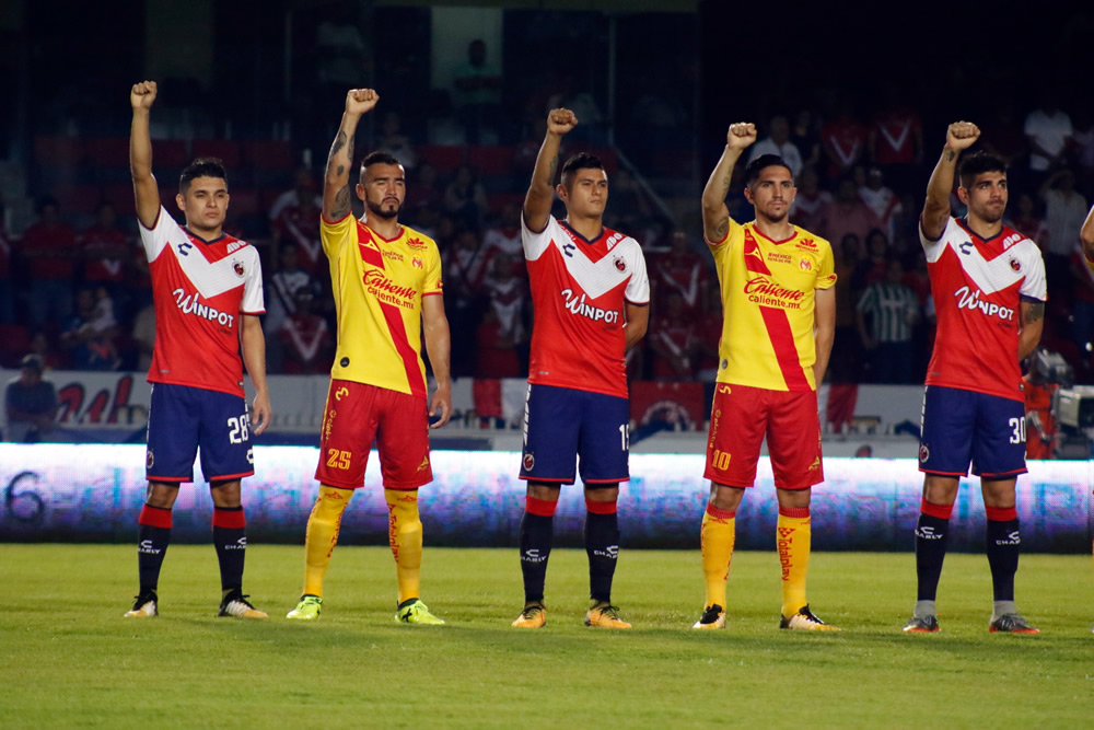 Los Tiburones Rojos vinieron de atrás para morder a Monarcas