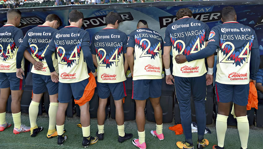 Oribe Peralta era el ídolo del pequeño Alexis, por eso lucieron el '24'.