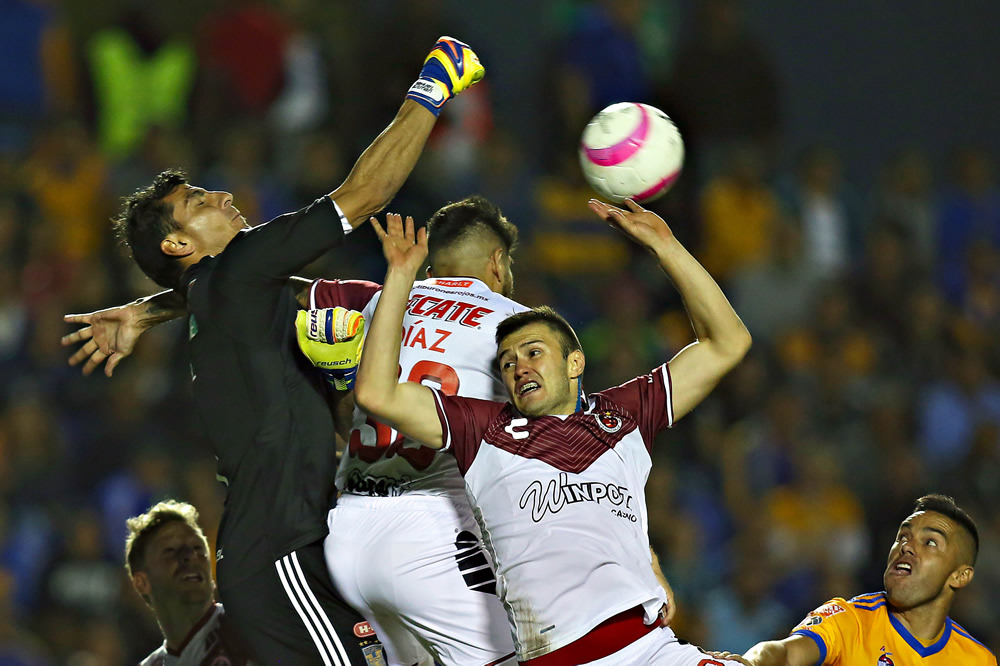 Tigres triunfó ante Veracruz, pero aburrió a su afición