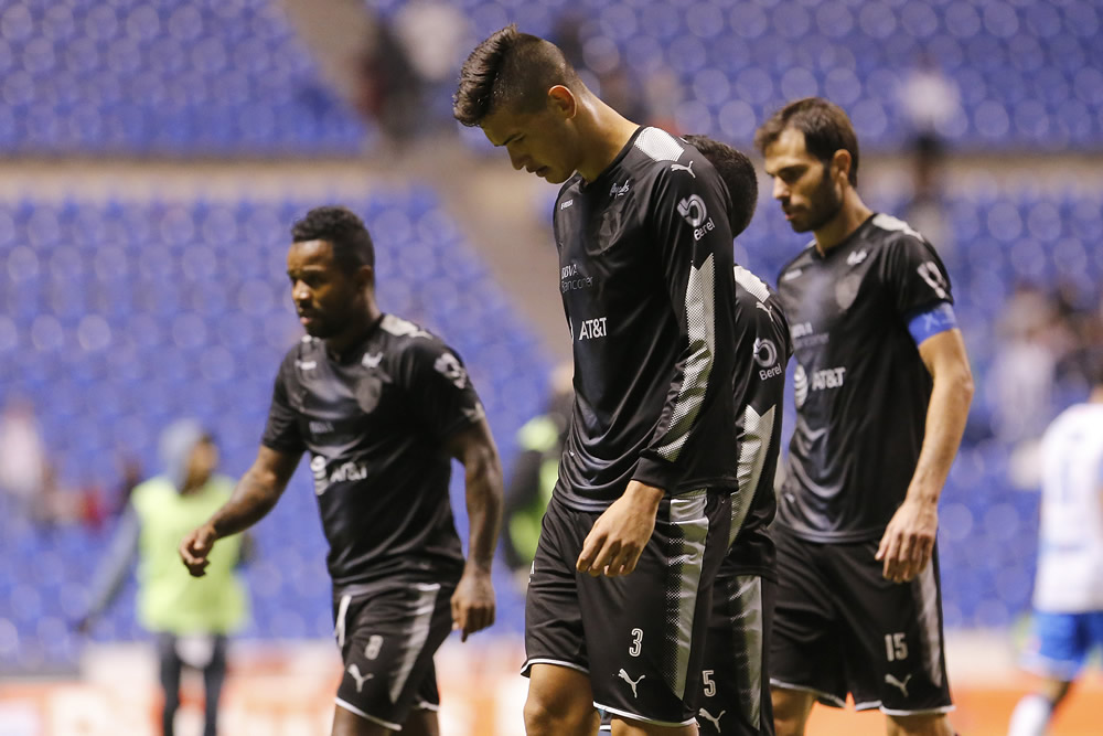 Cavallini le pintó dos rayas al Monterrey