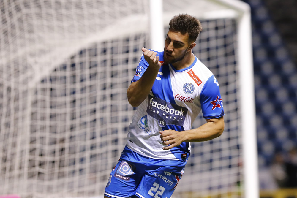 Cavallini le pintó dos rayas al Monterrey