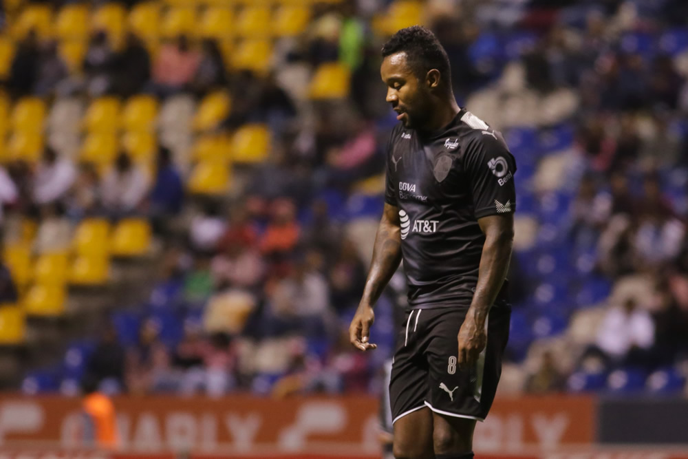 Cavallini le pintó dos rayas al Monterrey