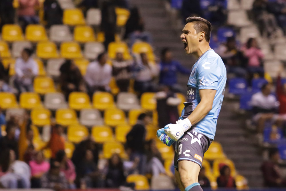 Cavallini le pintó dos rayas al Monterrey