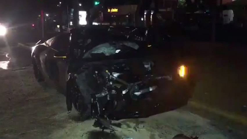 Alan Pulido destruyó un Audi A8 en 2018.