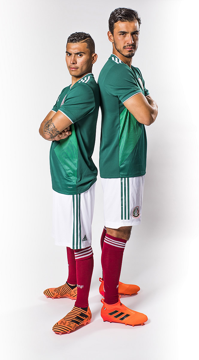 El Tricolor presentó una nueva armadura verde y elegante que portará en Rusia.