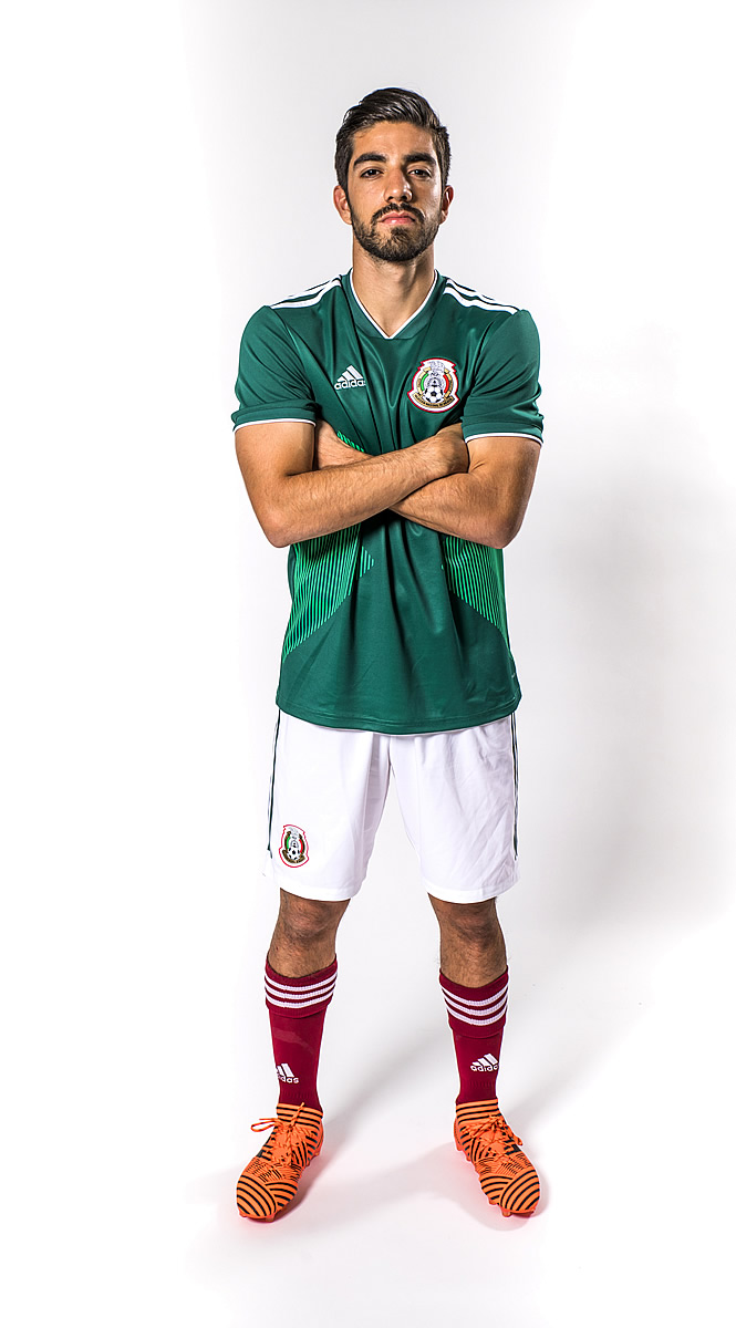 El Tricolor presentó una nueva armadura verde y elegante que portará en Rusia.