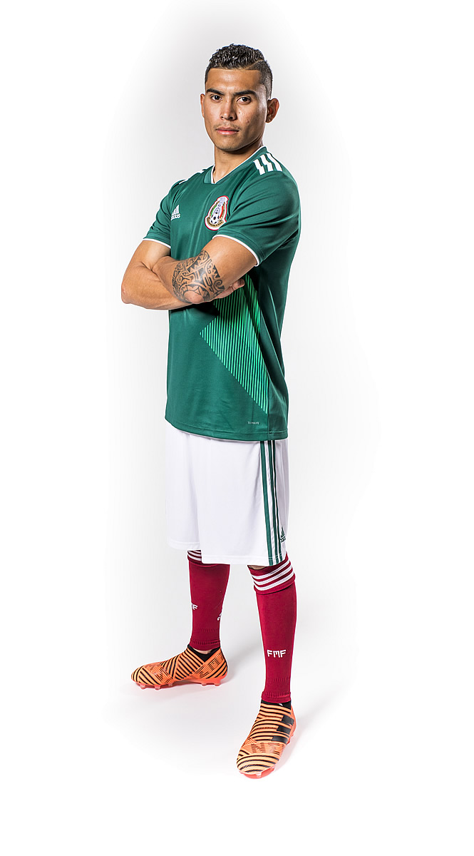 El Tricolor presentó una nueva armadura verde y elegante que portará en Rusia.