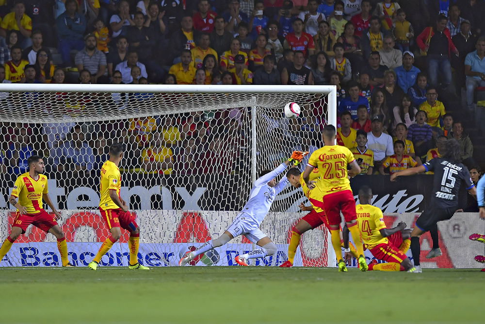 Cruz Azul venció a Morelia y dio un paso a la Liguilla
