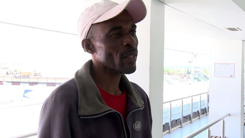 Como Tom Hanks en 'La Terminal': haitiano atrapado en aeropuerto argentino