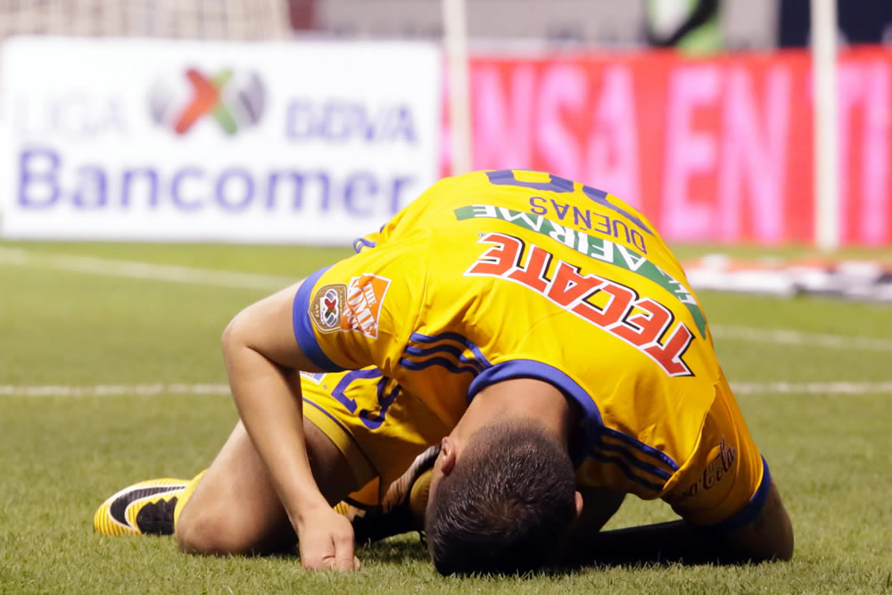 Puebla le pegó al Tigres y le abolló la corona con goles de Angulo y Acuña.