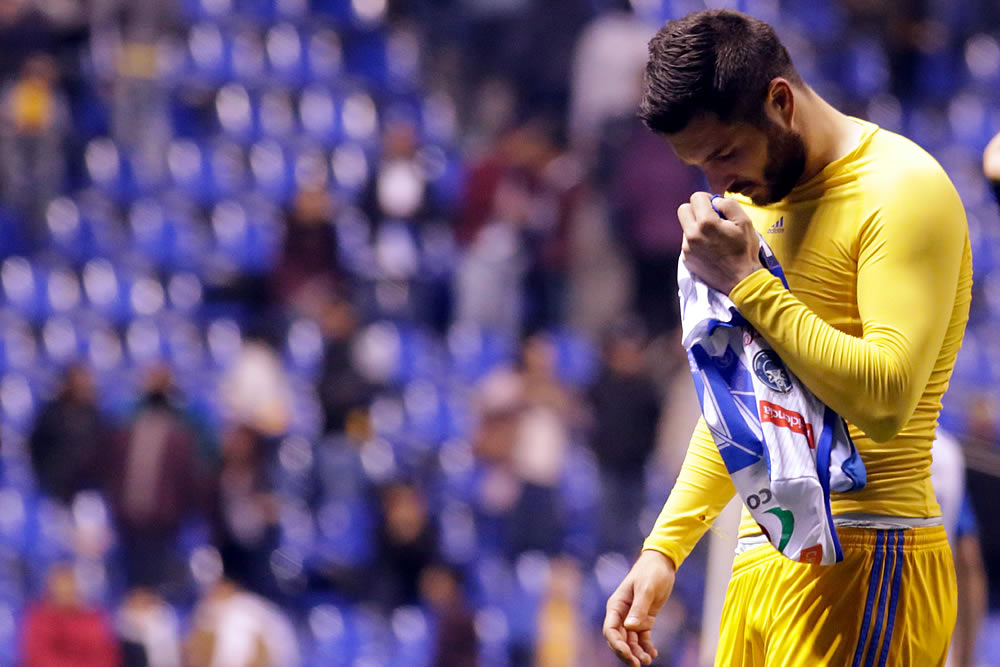 Puebla le pegó al Tigres y le abolló la corona con goles de Angulo y Acuña.