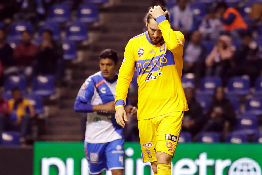 Puebla le pegó al Tigres y le abolló la corona con goles de Angulo y Acuña.