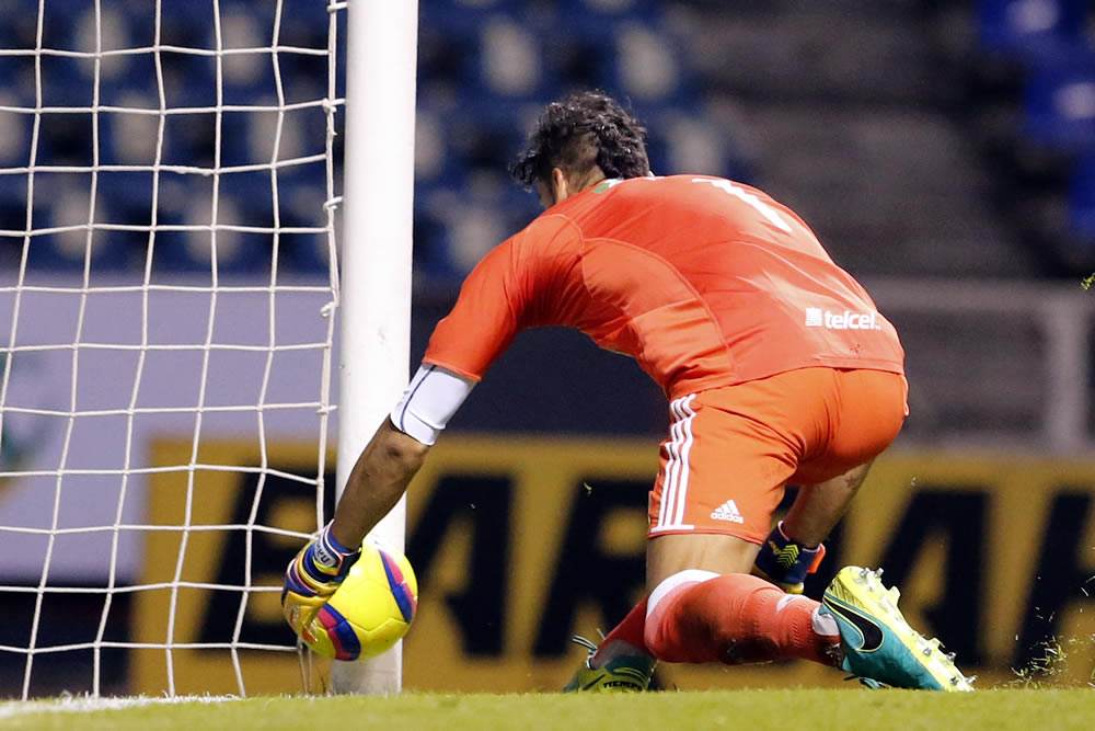 Puebla le pegó al Tigres y le abolló la corona con goles de Angulo y Acuña.