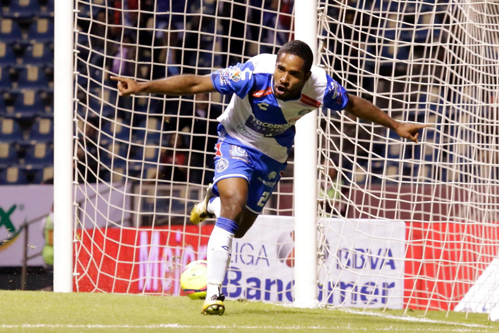 Puebla le pegó al Tigres y le abolló la corona con goles de Angulo y Acuña.