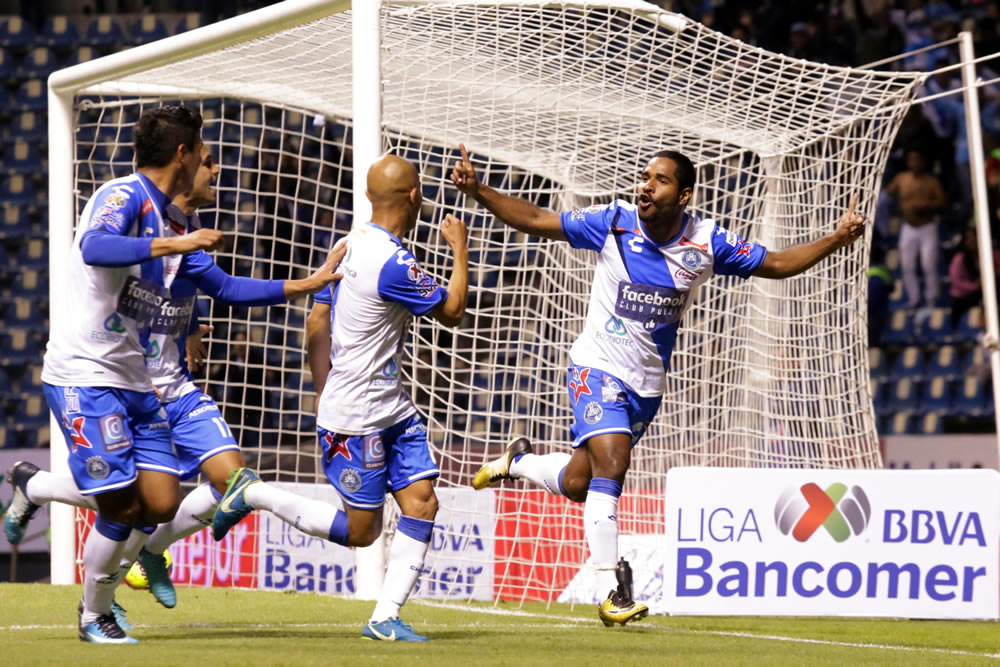 Puebla le pegó al Tigres y le abolló la corona con goles de Angulo y Acuña.