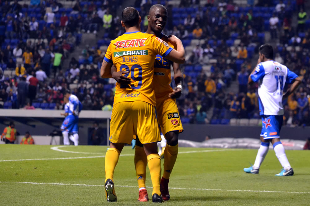 Puebla le pegó al Tigres y le abolló la corona con goles de Angulo y Acuña.