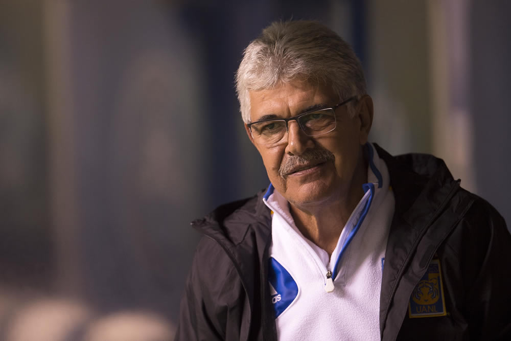 Puebla le pegó al Tigres y le abolló la corona con goles de Angulo y Acuña.
