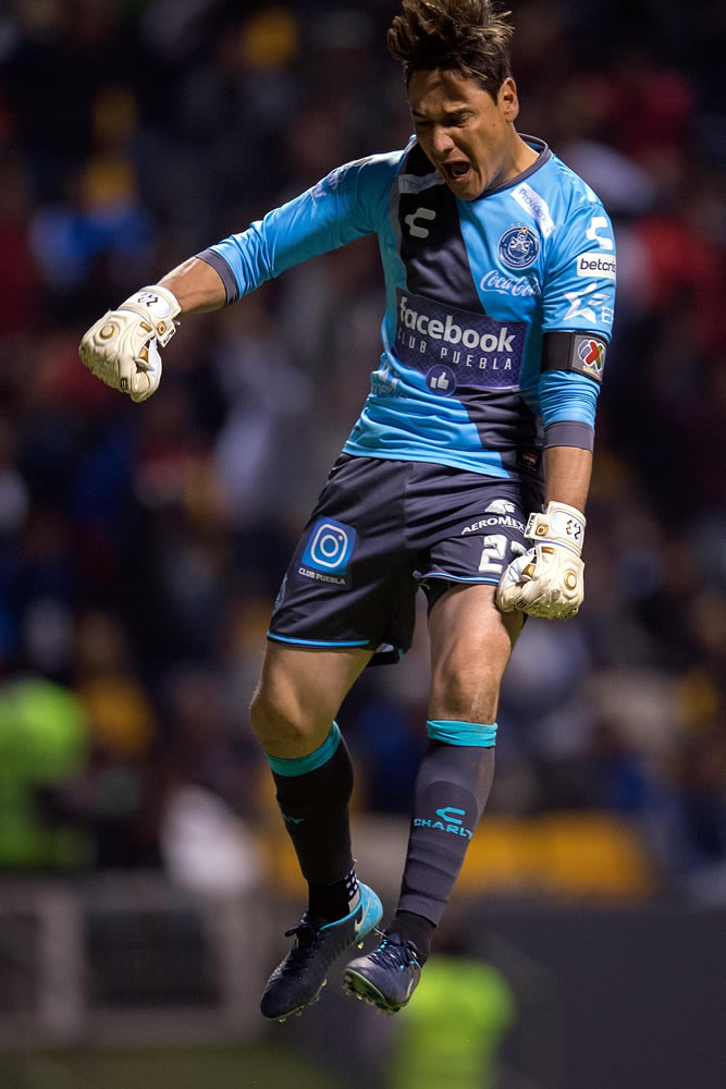 Puebla le pegó al Tigres y le abolló la corona con goles de Angulo y Acuña.