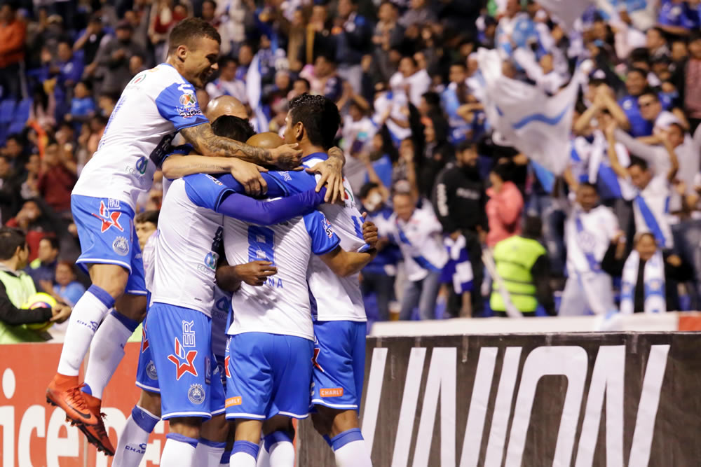 Puebla le pegó al Tigres y le abolló la corona con goles de Angulo y Acuña.